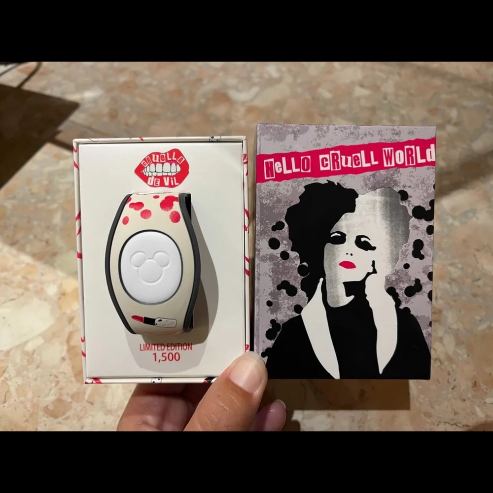 Disney Parks Cruella de Vil Magic Band